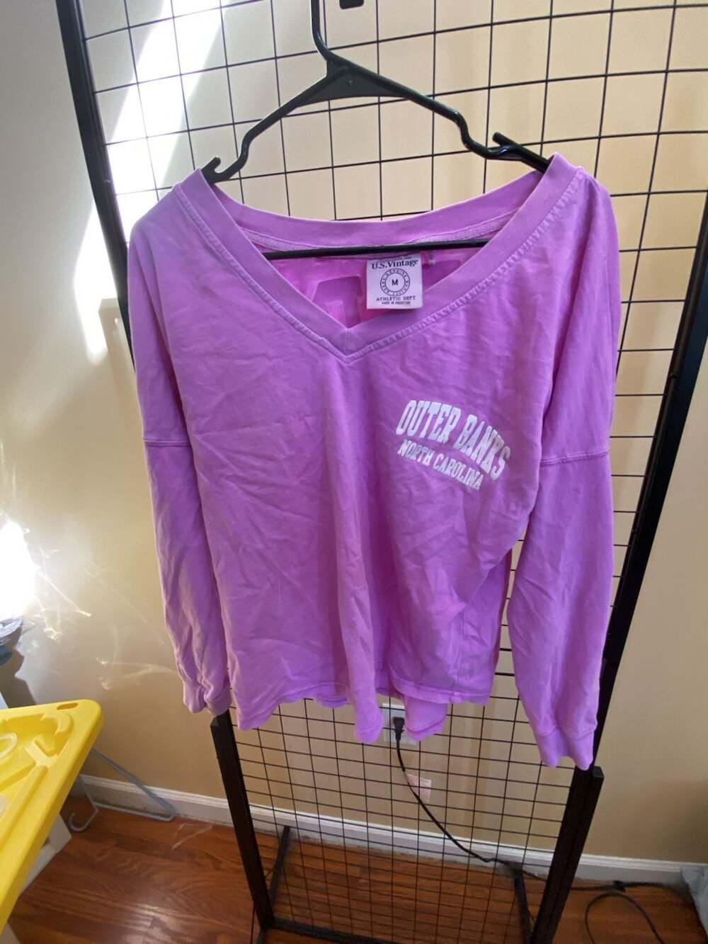 U.S. Vintage Outer Banks North Carolina Pink Long Sleeve V-Neck Shirt Size M